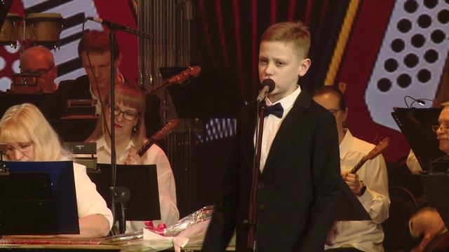 Муз. А.Пахмутовой,сл. С.Гребенникова и Н.Добронравова "Трус не играет в хоккей", Кузичев Иван(вокал)