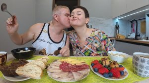 Мукбанг НАГЛОСТЬ Вована не знает границ! ВЫВОЖУ все дела на своих плечах! Семейный обед в России