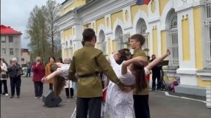 И помнит город наш прифронтовой