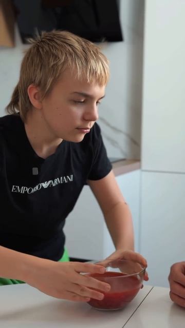 А потом видео как папа долго сидит в туалете ?Теперь понятно почему