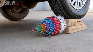 Experimento_ Jeringas VS Rueda de Coche _ Aplastando Cosas Crujientes y Suaves con el Coche