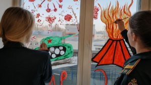 Спасатели МЧС присоединились к всероссийской акции «Окна Победы»