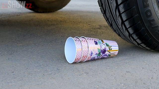 Aplastando Cosas crujientes_ ¿Qué pasará con un MP3 bajo la rueda del coche_