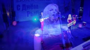 Опадают листья - исполняет Андрей Рождественский