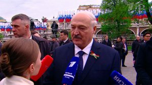 Президент Белоруссии Александр Лукашенко поздравил россиян с Днем Победы.
