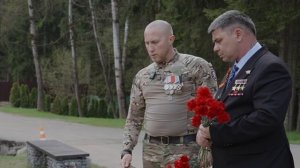 Враг будет разбит, Победа будет за нами! От Лотоса.