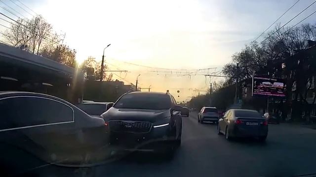 Встречняк на улице Мира в Омске