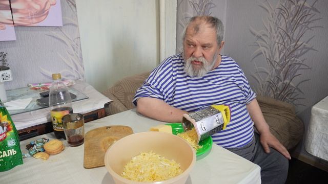 На праздник салат Готовим всей семьёй так вкусно! ПОДВАЛ ИЛЬИЧА Сыр теперь в моде