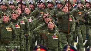 По Красной площади прошел расчет участников СВО.