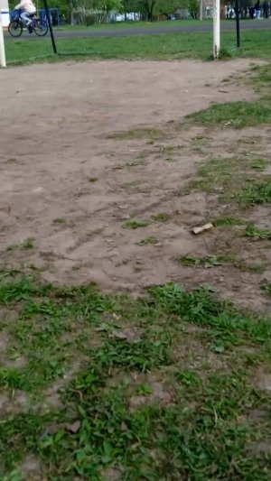 играю в футбол на поле