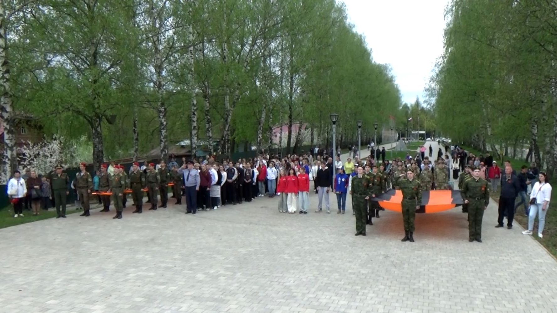 Патриотическая акция «Георгиевская лента» на Аллее Боевой Славы в городе Вязники. Съемка 08.05.2026