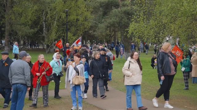 В День Победы Ленино-Снегирёвский военно-исторический мемориальный комплекс стал местом... смотреть онлайн