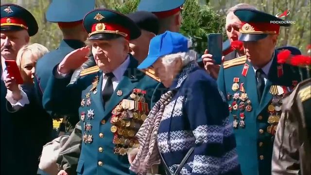 Космонавты Роскосмоса поздравили россиян с 81-й годовщиной Победы смотреть онлайн