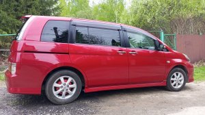 Toyota isis 2011 platana