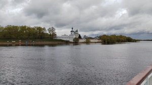 Вид на Юрьевский мужской монастырь с реки Волхов