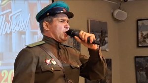 Песню «Баллада о красках» - муз.О.Фельцмана, сл.Р.Рождественского - исполняет Александр Пахмутов.