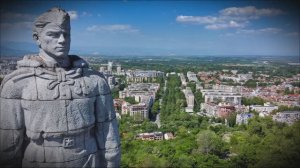 Стоит над горою Алеша