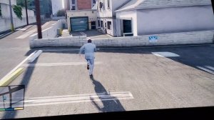 GTA v гоняю на автомобилях и веселюсь