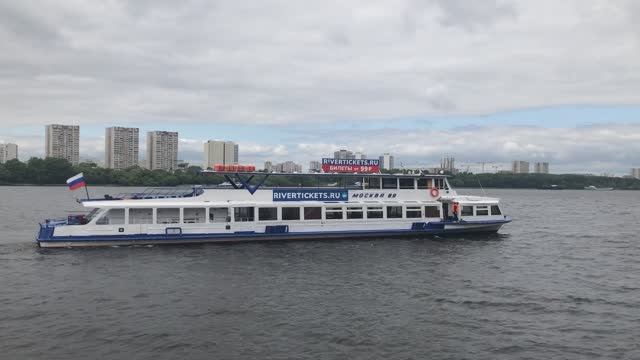 т/х МОСКВА-89 швартуется к причалу СРВ