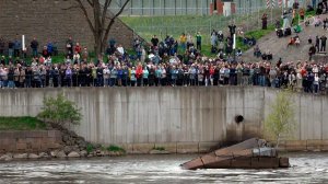 Жители эстонской Нарвы посмотрели трансляцию парада на Красной площади.