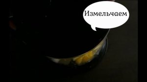 Фреш напиток-смузи или сок из апельсина банана и яблока.