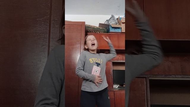 танцую своё доме и пою