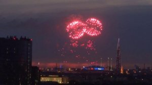 САНКТ-ПЕТЕРБУРГ: Праздничный салют в честь 81й годовщины Дня Победы.