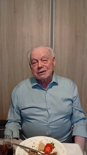 Моему папа исполнилось 84, он читает Бунина в свой День Рождения смотреть онлайн