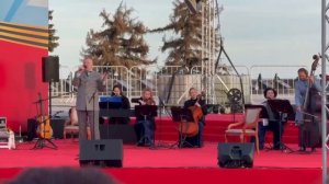 На площади 30-летия Победы стартовала вечерняя программа