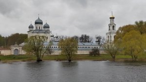 Вид на Юрьевский монастырь с реки Волхов