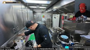 Руслан добрался до нового судна и накормил голодных моряков