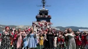 Флешмоб «100 Катюш поют песню «Катюша» на борту крейсера «Михаил Кутузов»