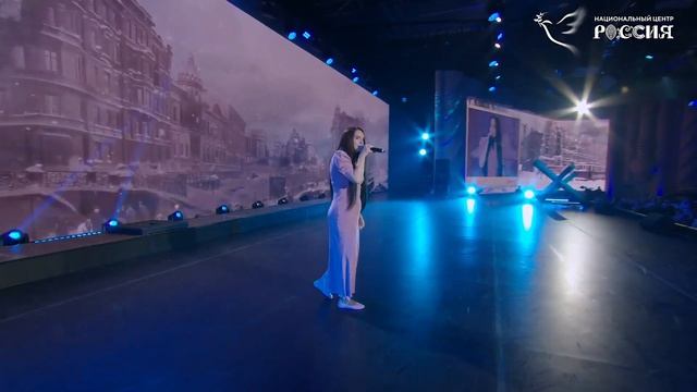 Елена Ваенга — «Ленинградка»: выступление в спектакле ко Дню Победы