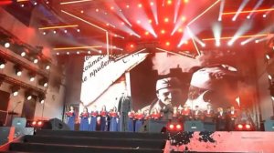 Николай Басков выступает на праздничном концерте в киргизском Караколе. 

Ранее он принял участие в