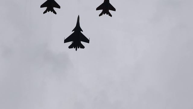 Пролёт самолётов на парад Победы. 09.05.2026 год. Москва. смотреть онлайн