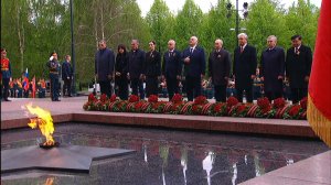 Возложение цветов к Могиле Неизвестного Солдата