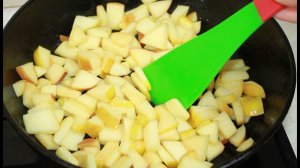 Я просто обжариваю яблоки получается безумно вкусно и ароматно.
