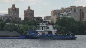Толкач ШЛЮЗОВОЙ-32 + Баржа 7687 на фоне нового Тушино