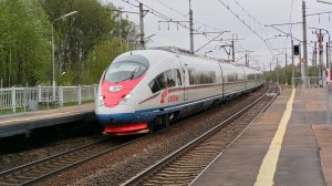 Сапсан пролетает станцию Сенеж