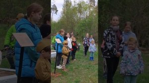 Братская могила. Поречье Рузского района. Дети читают стихи