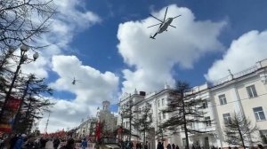 «Косатки» прошли над колонной «Бессмертного полка» в Магадане