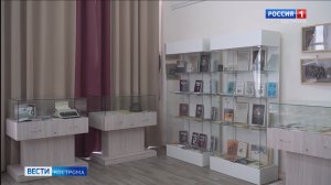 В Костромской универсальной библиотеке появились новые стеллажи для экспозиции о военных писателях