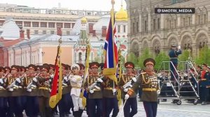 На параде в Москве отдельной колонной идут солдаты из Северной Кореи, которые воевали в Курской обла