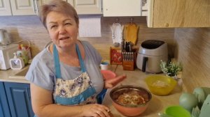 ЗАМАРИНОВАЛА ШАШЛЫК ИЗ КУРИНЫХ БЁДЕР И ПРИГОТОВИЛА ПОДЛИВКУ ИЗ ГРУДИНКИ.