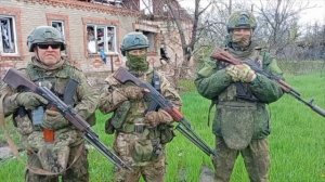 Военнослужащие из Приамурья поздравляют земляков с Днем Победы.