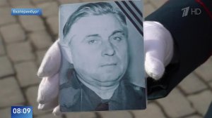 В Екатеринбурге участники парада Победы взяли с собой фотографии предков.