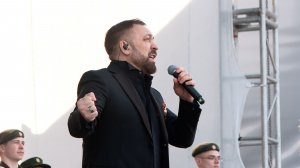 Военные песни на площади Молодежи