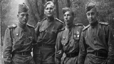 Римма Казакова. На фотографии в газете