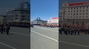 09.05.2026. День Победы!  г.Челябинск. Воложанин Александр с женой и сыном на параде. Площадь Револю