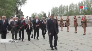 Губернатор Андрей Бочаров и глава Волгограда Владимир Марченко почтили память защитников Родины